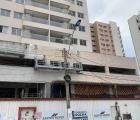 Assentamento da pastilha da fachada no embasamento